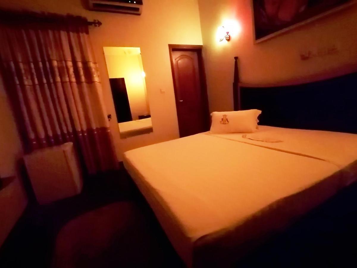 Hotel Residence Jeanne D'Arc Cotonou Exterior photo