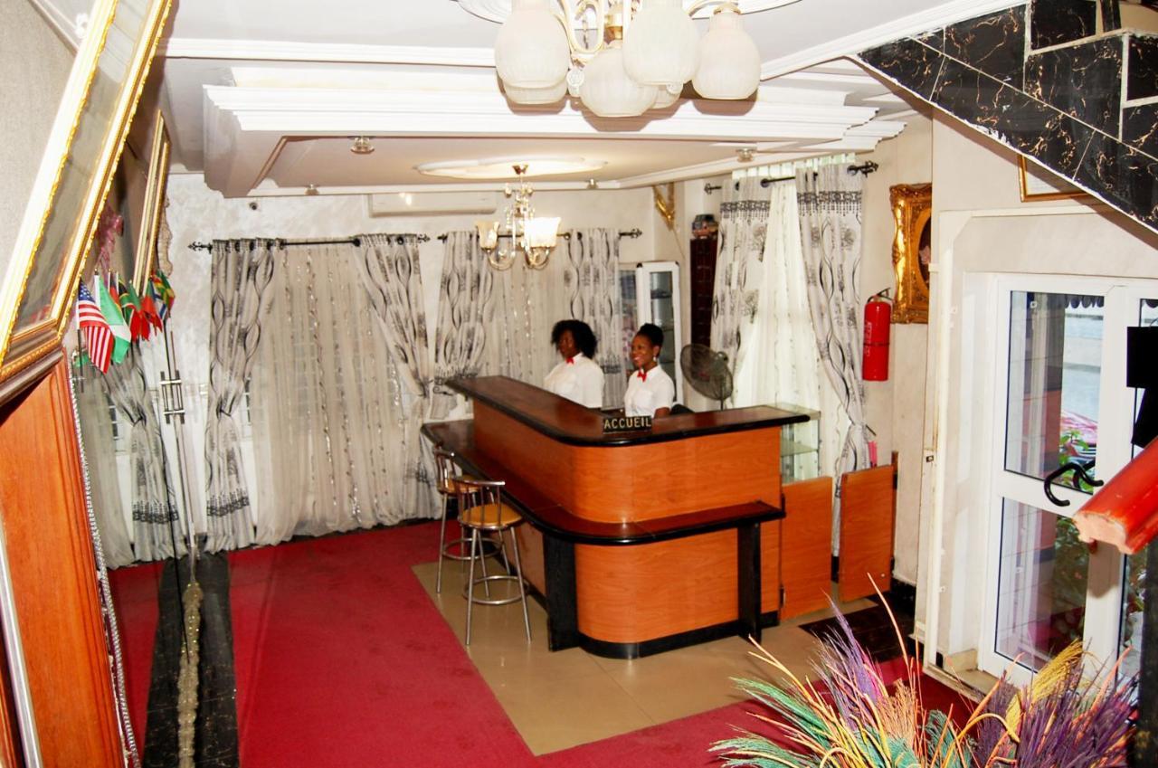 Hotel Residence Jeanne D'Arc Cotonou Exterior photo