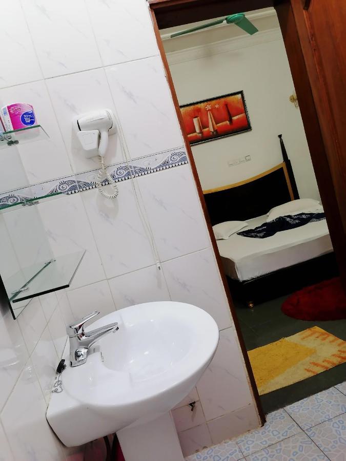 Hotel Residence Jeanne D'Arc Cotonou Exterior photo