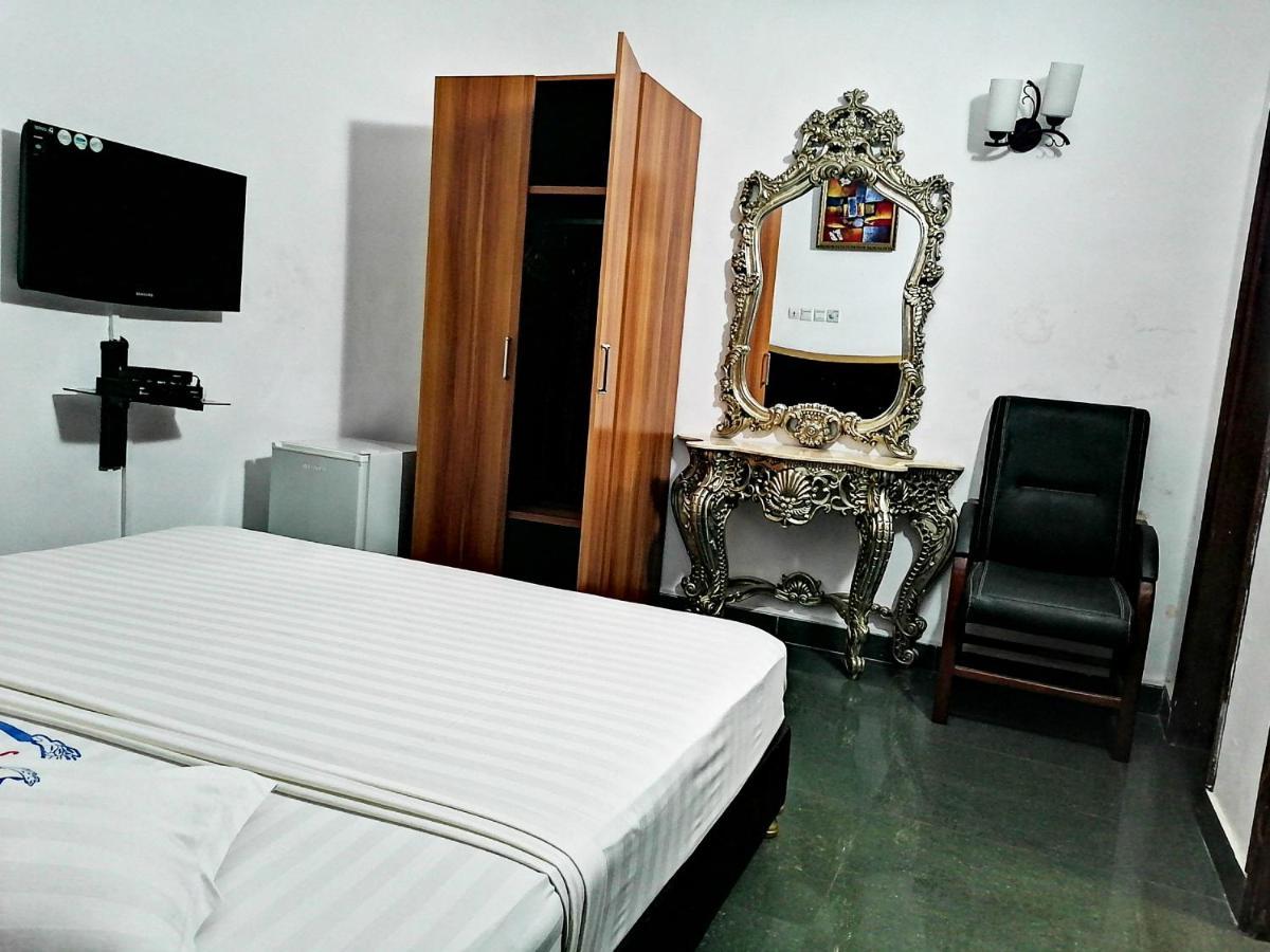 Hotel Residence Jeanne D'Arc Cotonou Exterior photo