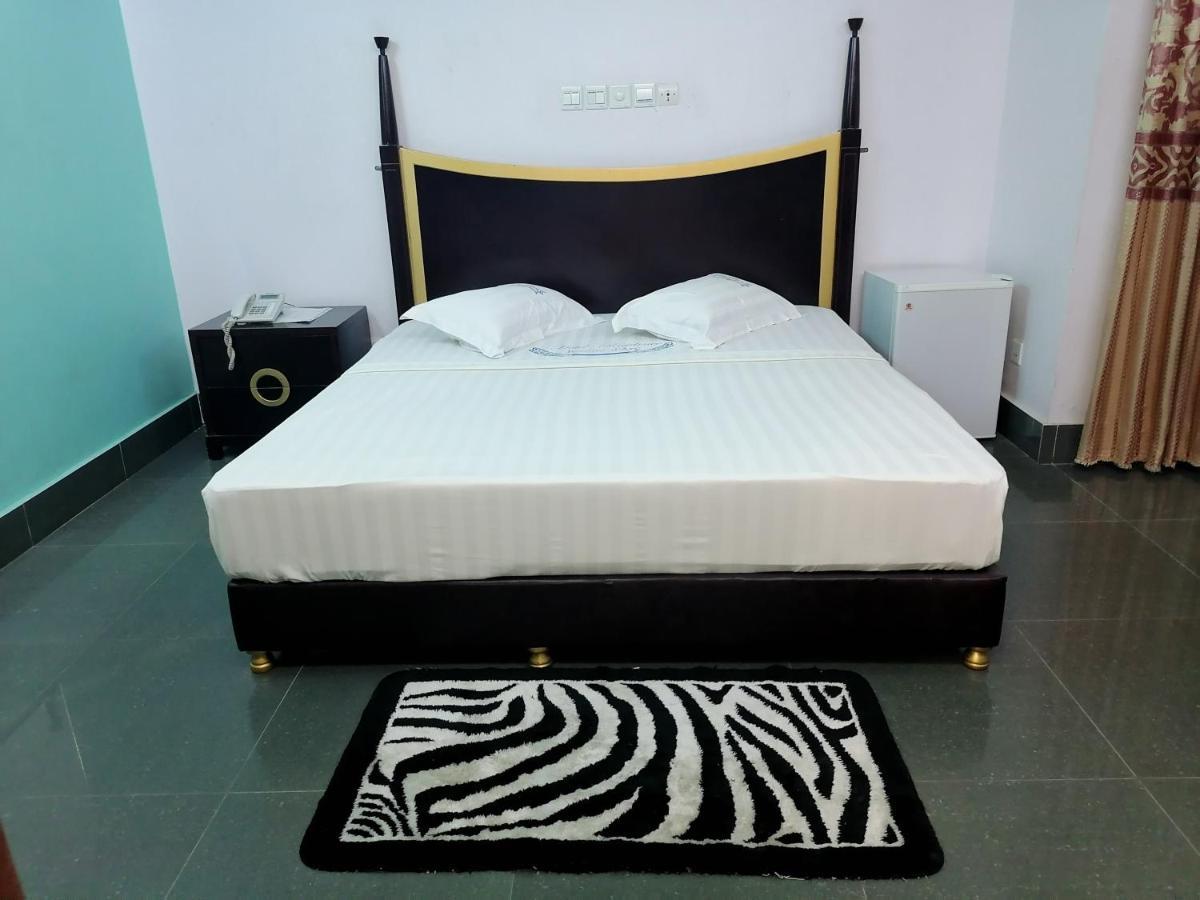 Hotel Residence Jeanne D'Arc Cotonou Exterior photo