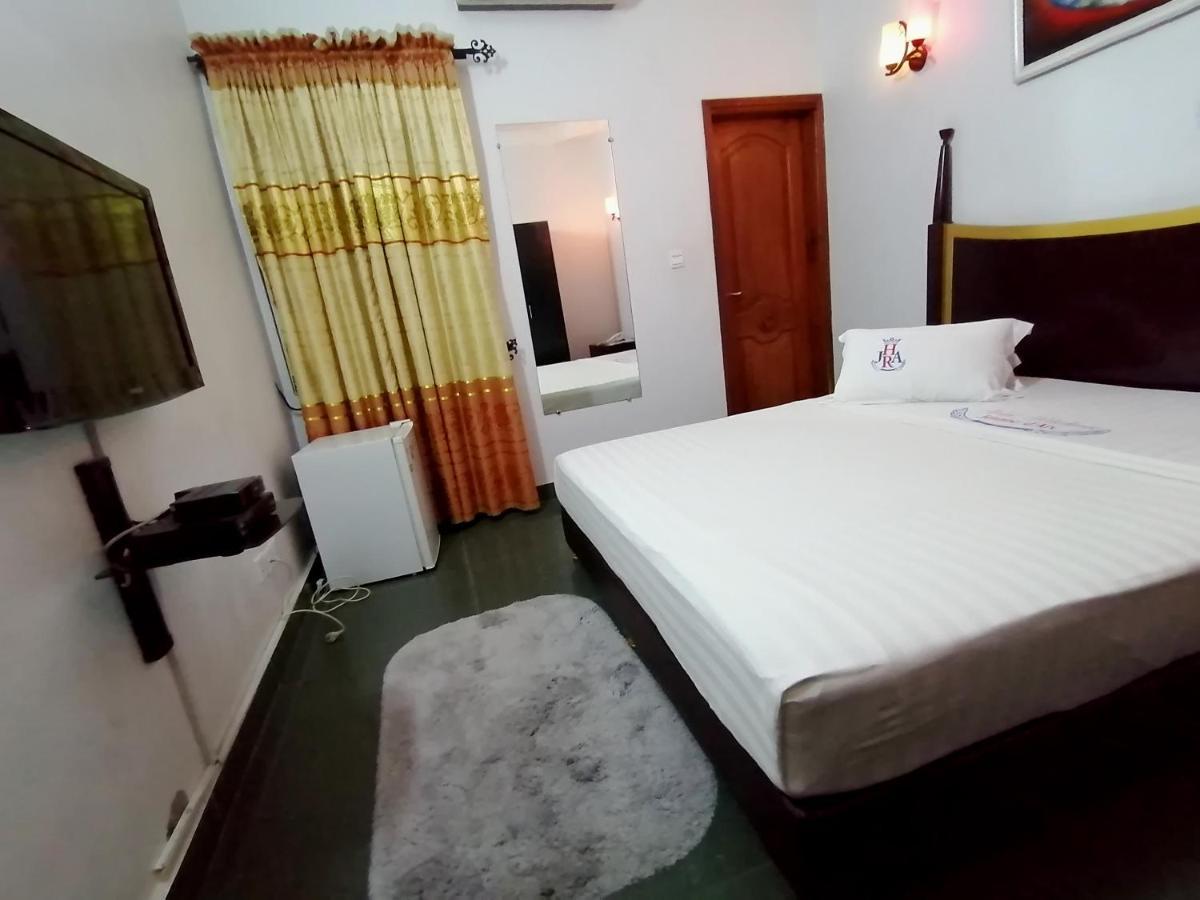 Hotel Residence Jeanne D'Arc Cotonou Exterior photo