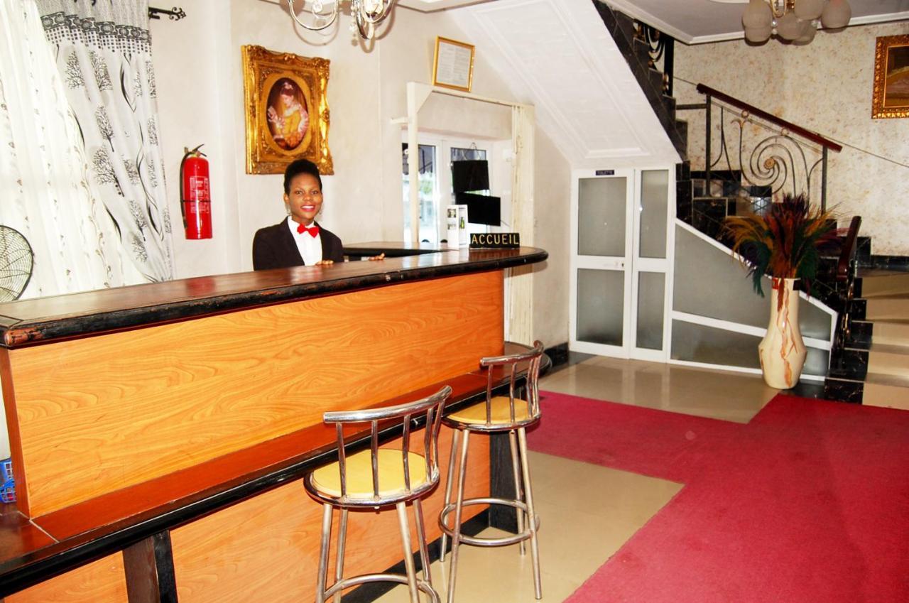 Hotel Residence Jeanne D'Arc Cotonou Exterior photo